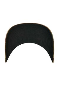 Casquette de baseball avec un visière courbée, dotée d'un dessous noir et d'un motif camouflage sur le dessus, avec des détails cousus le long des bords.