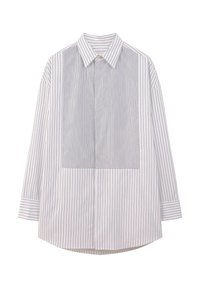 Camicia button-up con maniche lunghe, caratterizzata da righe verticali blu e bianche, un pannello rettangolare a contrasto e un design del colletto classico.