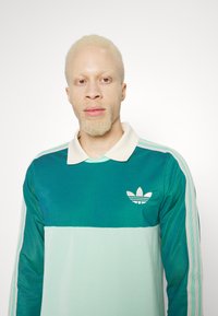 adidas Originals ADICOLOR 70S - Long sleeved top - green