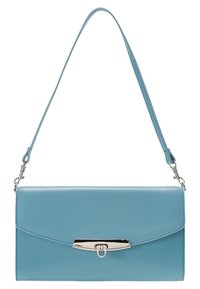 Ljusblå läderhandväska med en slät yta, klaffstängning och silverfärgade detaljer. Har en avtagbar axelrem.