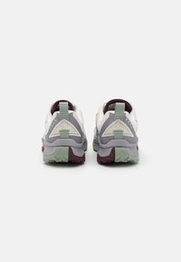 Nike Performance REACT WILDHORSE 8 - Scarpe da trail running - phantom/jade horizon/infinite gold/burgundy crush