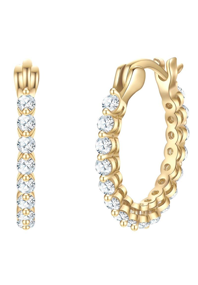 Zlaté kruhové náušnice s nepretržitou líniou okrúhlych, priehľadných drahokamov zasadených do drážkovaného dizajnu. Leštený povrch s hladkými hranami.