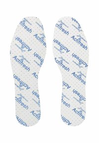 Plantillas blancas con la marca azul "Actifresh", que presentan una textura punteada para transpirabilidad y control de la humedad. Diseño plano y ovalado.