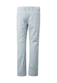 Pantalon en coton gris clair pour homme avec passants de ceinture, deux poches arrière passepoilées et coupe droite, vu de dos.