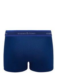 Granatowe bokserki wykonane z miękkiej bawełny z kontrastującym niebieskim pasem w talii, na którym znajduje się nazwa marki "slopes & town" w białym tekście.