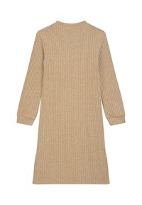 Beige gerippetes Strickkleid mit langen Ärmeln, runder Halslinie und Seitenschlitzen, das eine weiche Textur und eine figurbetonte Silhouette bietet.