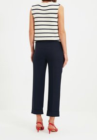 Trendyol Tygbyxor - dark blue