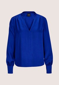 Blaue langärmlige Bluse mit V-Ausschnitt, die über geraffte Schultern und eng anliegende Säume verfügt; glatte Textur mit dezentem Glanz.