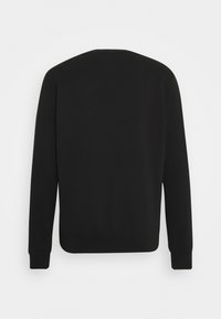 Sweat-shirt noir à col rond avec manches longues. Texture de tissu lisse, poignets et ourlet cousus. Design minimaliste, sans motifs ni graphismes.