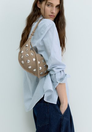 PULL&BEAR SHOULDER - Geantă crossbody - beige