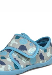 Velcro shoe in gray fabric with blue and dark blue abstract patterns. Features a flexible blue rubber sole and padded interior for comfort.