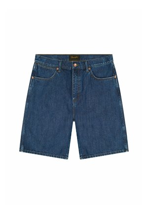 Donkerblauwe denim shorts met voorzakken, koperen klinknagels, lussen voor een riem en een knoopsluiting, plat weergegeven op een witte achtergrond.