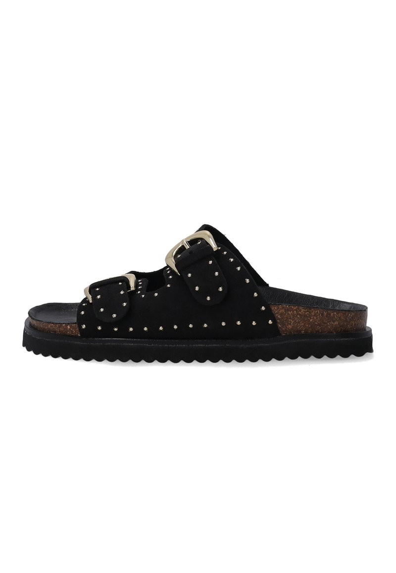 Zwarte suède slip-on sandaal met twee verstelbare gespen, een gestikte afwerking en een gestructureerde kurken voetbed met een geribbelde rubberen zool.
