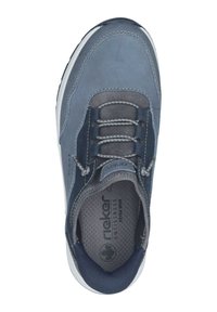Blue sneaker with a combination of smooth and textured materials. Features grey laces, padded collar, and a logo on the tongue.