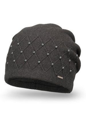 Bonnet en tricot gris foncé avec un motif en forme de diamant, orné de petites perles grises et d'un accent de logo métallique sur le côté.