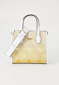 Sac à main en paille tissée jaune et blanc, avec doubles poignées, bandoulière amovible et logo embossé.