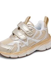 Złote siateczkowe sneakersy z białymi akcentami, dwoma metalowymi paskami, teksturowanymi materiałami i gumową podeszwą. Posiadają pętelkę na pięcie.
