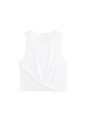 Bela brezrokavna majica s kratkim krojem, narejena iz mehkega materiala, z zasukanim sprednjim delom in gladko teksturo, ter okroglo ovratnikom.