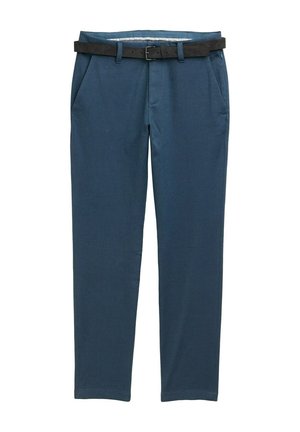 Pantalons taillés pour hommes de couleur bleue avec poches avant et une ceinture noire passée à travers les passants, présentés à plat sur un fond blanc.
