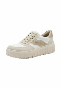 Sneaker blanc et beige avec une tige texturée et des accents lisses, une semelle épaisse et rainurée, et un design traditionnel à lacets.