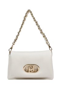 Bolso bandolera de cuero blanco con una correa de cadena dorada, forma redondeada y un detalle ovalado destacado con el logo en el frontal. Textura suave.
