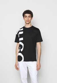 HUGO DAWS - Μπλουζάκι με στάμπα - black