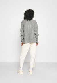IVY OAK Sweter