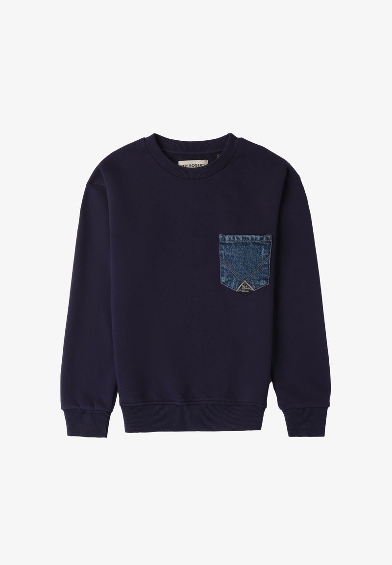 Sweatshirt bleu marine en tissu doux avec un col rond, des poignets côtelés et une poche en denim sur la poitrine arborant un logo triangulaire.