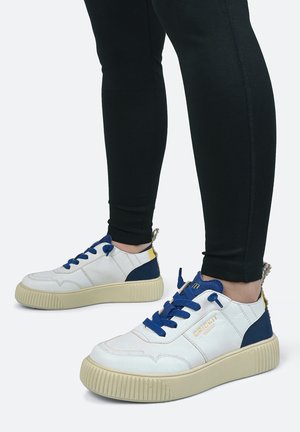 SNEAKER OAKLI - Sneaker low - weiß/navy