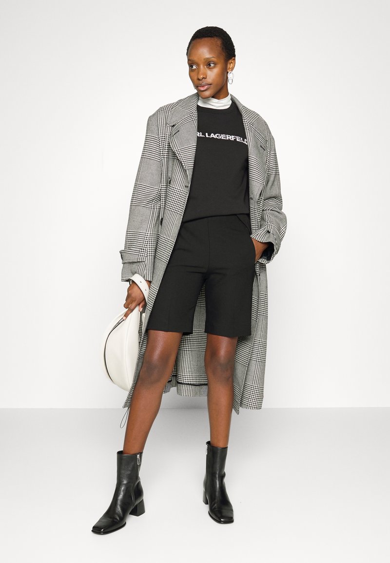 Damen Sweatshirts | KARL LAGERFELD ELONGATED LOGO ZEBRA Sweatshirt black/schwarz - KF66083 Damen Sweatshirts | KARL LAGERFELD ELONGATED LOGO ZEBRA Sweatshirt black/schwarz - KF66083