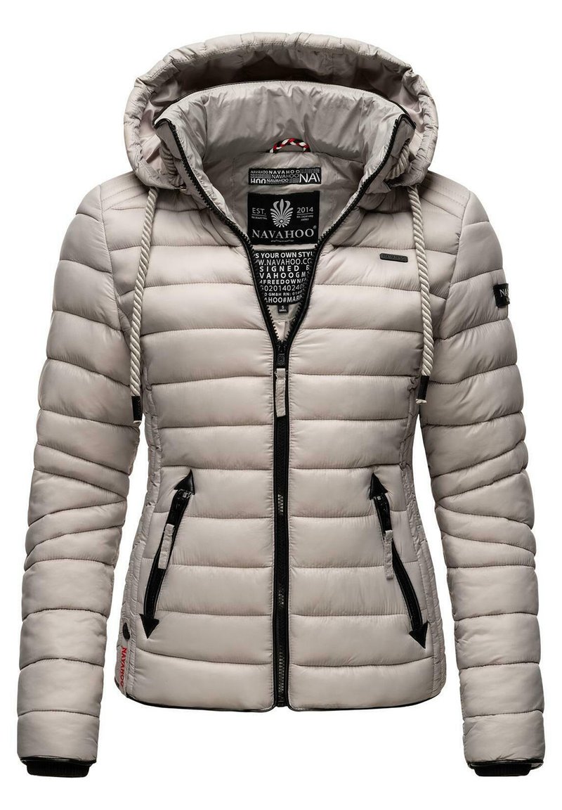Padded jacket in light gray with a hood, featuring black zippered pockets and a drawstring hood. Textured shell with horizontal stitching.