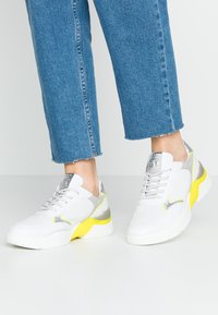 Marco Tozzi LACE UP - Sneaker low - white/neon yellow