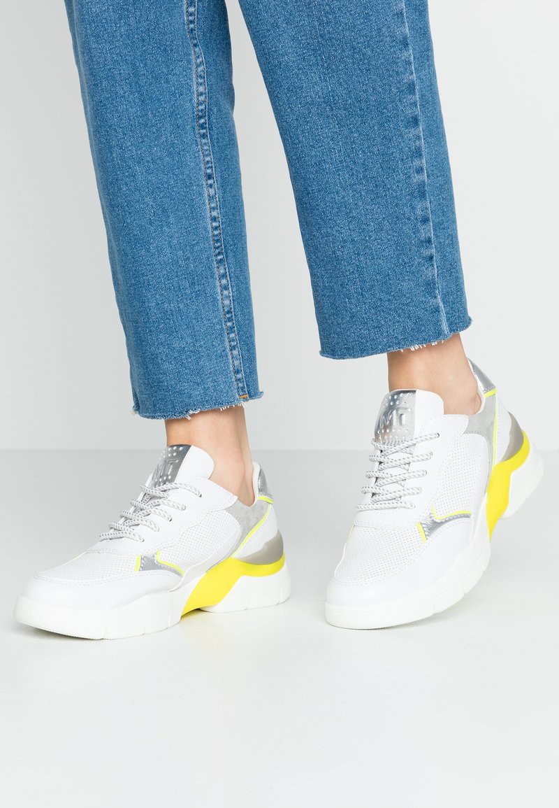 Marco Tozzi LACE UP - Sneaker low - white/neon yellow