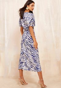 Friends Like These RUCHED SHORT SLEEVE- REGULAR FIT - Denní šaty - blue