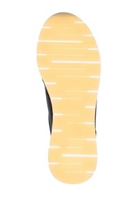 Schwarzer Sneaker-Sohle mit einer strukturierten, gelben Gummiunterseite, die weiße horizontale Streifen für den Halt aufweist. Minimalistisches Design mit glatten Kanten.