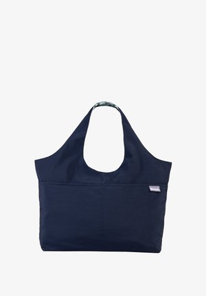 Marineblaue Stofftasche mit großer Öffnung, breitem Schultergurt und Vordertasche. Besitzt ein dekoratives Innenfutter und ein Markenlabel.