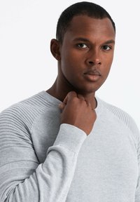 Ombre Strickpullover - grey melange