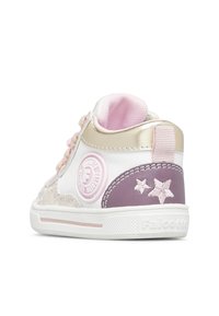 Sneaker alta con una parte superiore sintetica bianca e dorata, dettagli rosa, glitter testurizzato e ricamo a forma di stella viola. Presenta una suola in gomma.