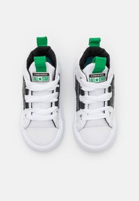 Converse CHUCK TAYLOR ALL STAR ULTRA HOME TEAM UNISEX - Trainers - white/black/green