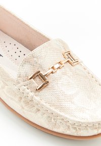 Damart CON FIBBIA - Zapatos sin cordones - coloris doré animalier