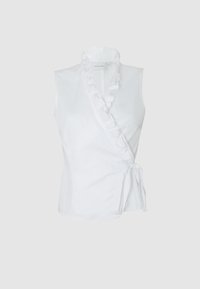 Top bianco senza maniche con colletto arricciato e design avvolgente, con un nodo laterale e texture di tessuto liscia.