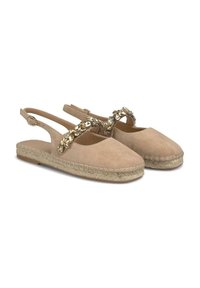 Espadrilles de ante beige con tiras decorativas de strass, puntera redonda y suela de yute trenzado. Diseño casual y transpirable.