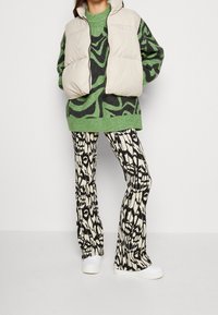 Monki Maglione - olive