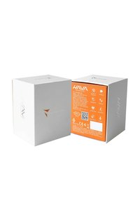 Boîte d'emballage blanche avec une étiquette orange affichant les détails du produit. Présente le logo "TECHMADE" et "HAVA SMARTWATCH". Comprend un code QR.