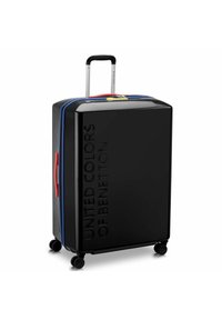 Valigia rigida nera con dettagli in blu e rosso sulla cerniera, logo impresso "UNITED COLORS OF BENETTON", manico estraibile e quattro ruote.