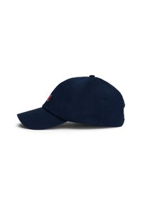 Căciulă de baseball bleu marin din bumbac, cu o vizieră curbă și un nasture din material pe partea de sus, având detalii brodate cu logo-ul pe față.