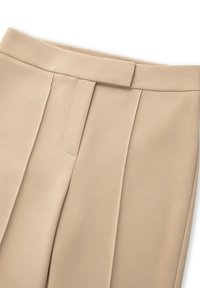Beige op maat gemaakte broeken met een gladde textuur, voorzien van een geplooid voorpand, een platte tailleband en verborgen zijvakken.
