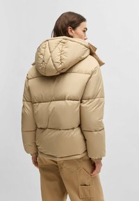 HUGO Talvitakki - open beige