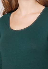 Vero Moda Petite VMDANIMAXI O-NECK - Camisola de manga comprida - pondarosa pine
