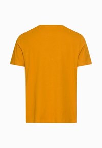 Sennepsgul bomulds t-shirt, korte ærmer, rund hals, glat tekstur, ensfarvet bagdesign, ingen synlige mønstre eller accenter.